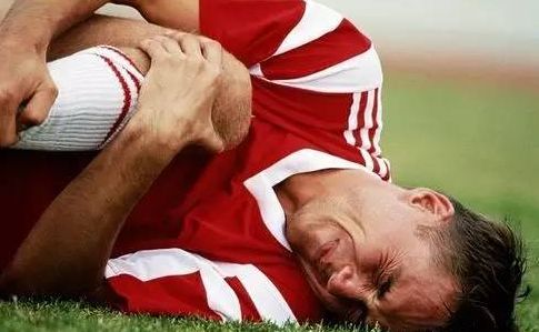 踢球注意事项及禁忌,踢球膝盖常见的伤病