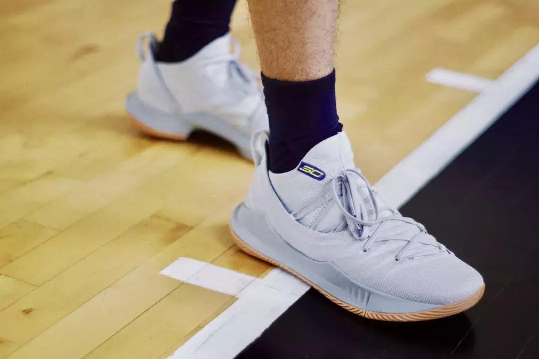 库里5突和0突差距,库里5和6代的区别