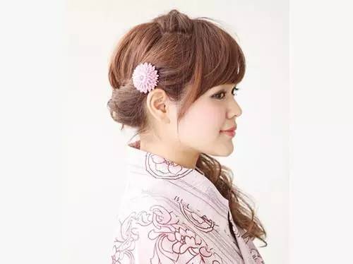 简单易懂又减龄的一款编发造型,侧编刘海编发教程简单又好看