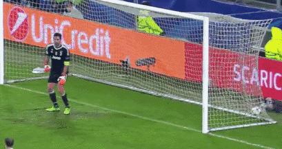 33岁的c罗依然有着20岁的身体,c罗的自律从一瓶可乐开始