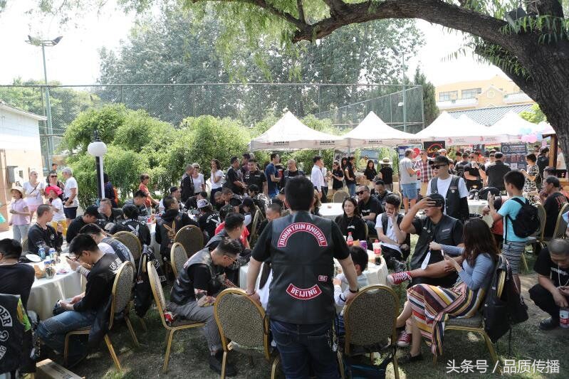 每人被俱乐部认可，哈雷俱乐部才能被社区认可，骑车、公益、成熟