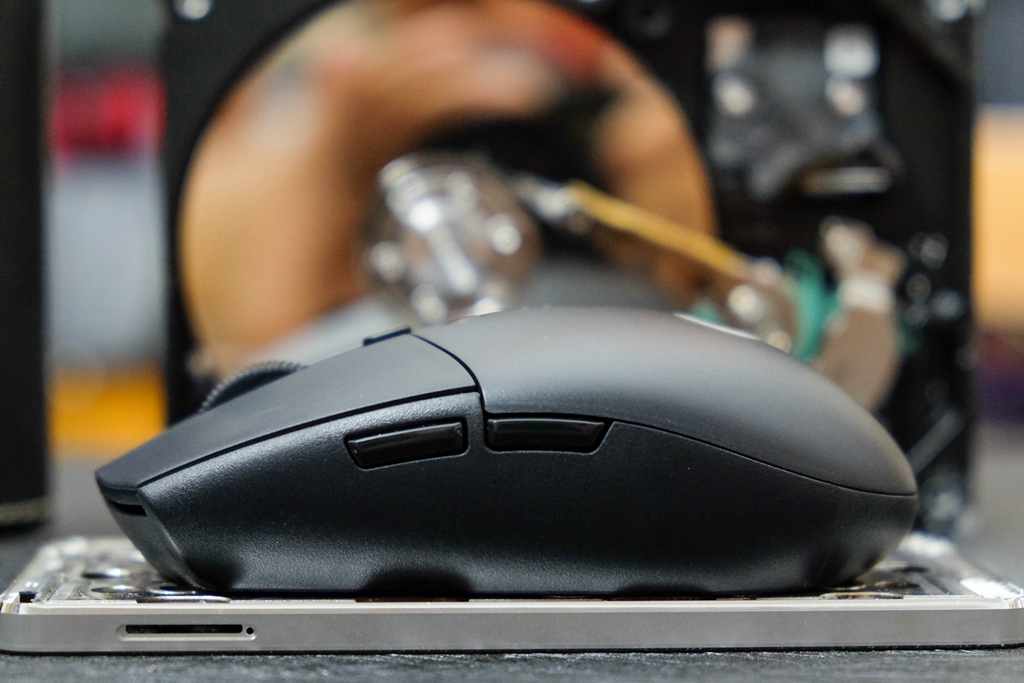 秀出精彩就用罗技g304无线鼠标,罗技g304无线鼠标打游戏测评