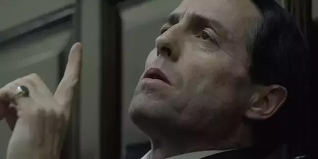 不愧是腐国!把真实丑闻拍成顶级英剧,感受下两大主角的颜值暴击