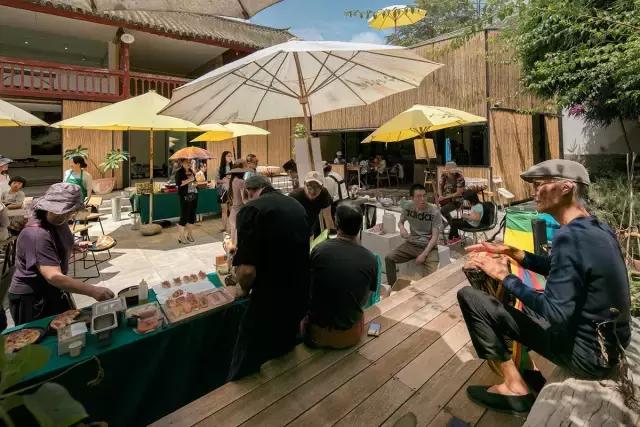 一个辍学生在大理租下23个足球场大的地方，种菜、养牛、建农场