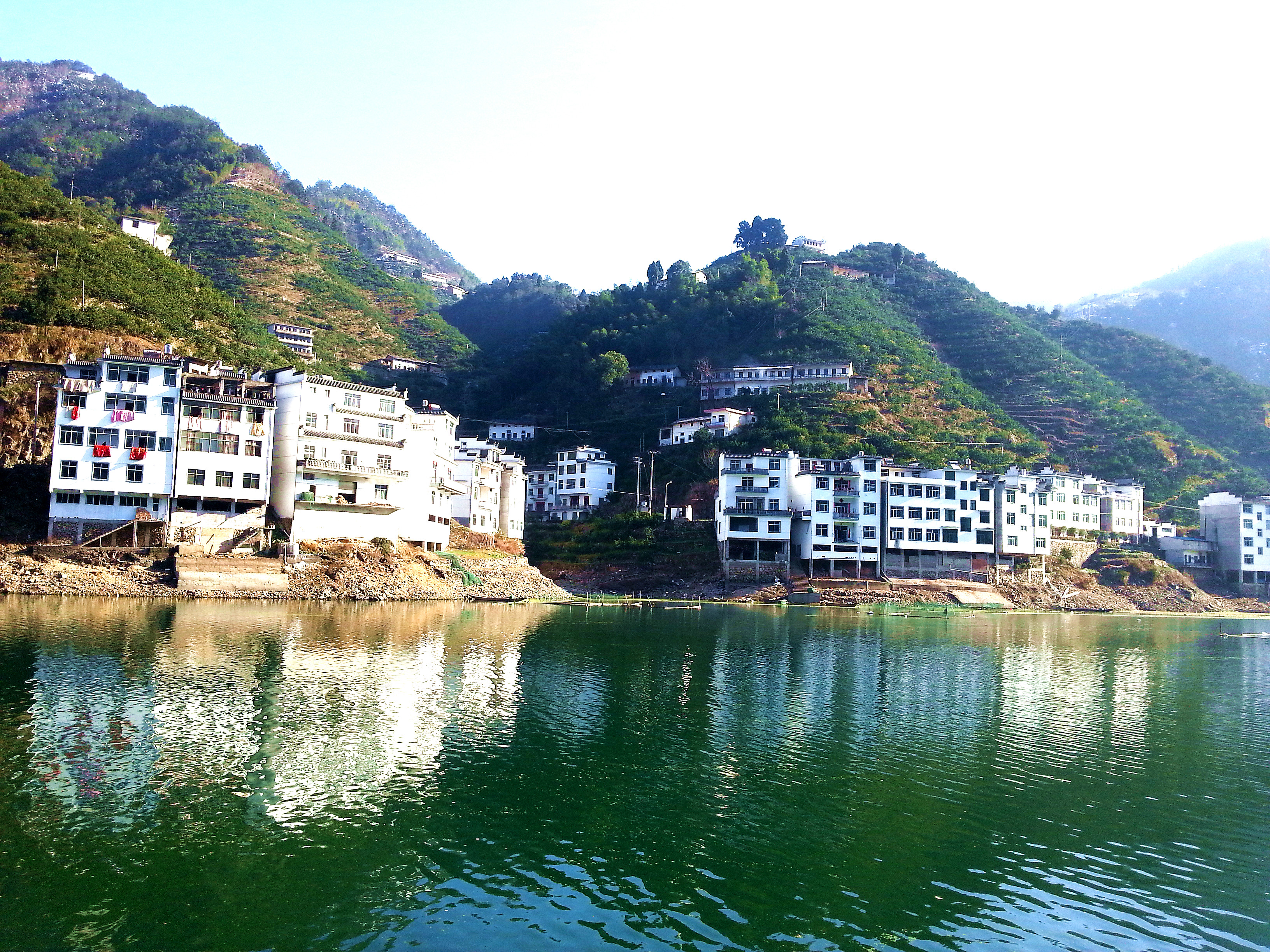 新安江畔的这个古镇，一处隐藏于山水之间的世外桃源