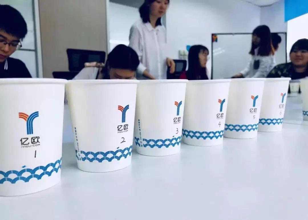 星巴克与瑞幸评测,星巴克和瑞幸咖啡外送哪个单量多