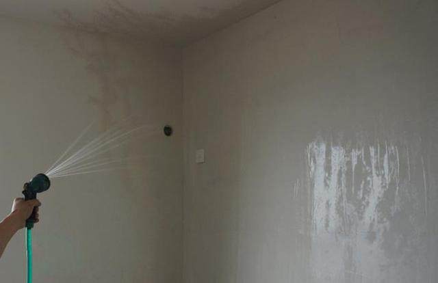 铲墙皮铲到一半后悔了,铲墙皮对墙面的伤害