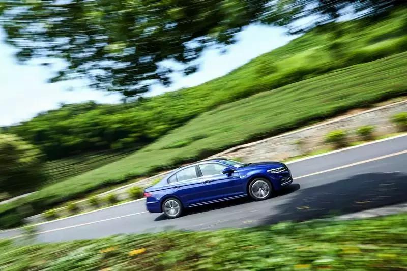 普通的disco我们普通的摇原唱,普通的disco我们普通的摇歌词