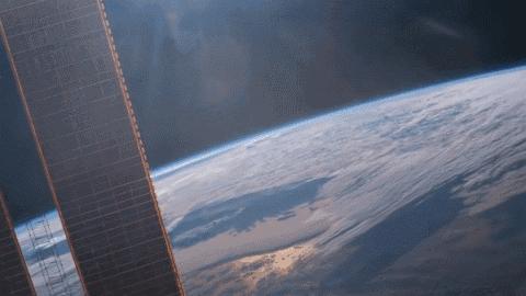 看着星空撸熊猫，这两个直播间24H都能给你惊喜