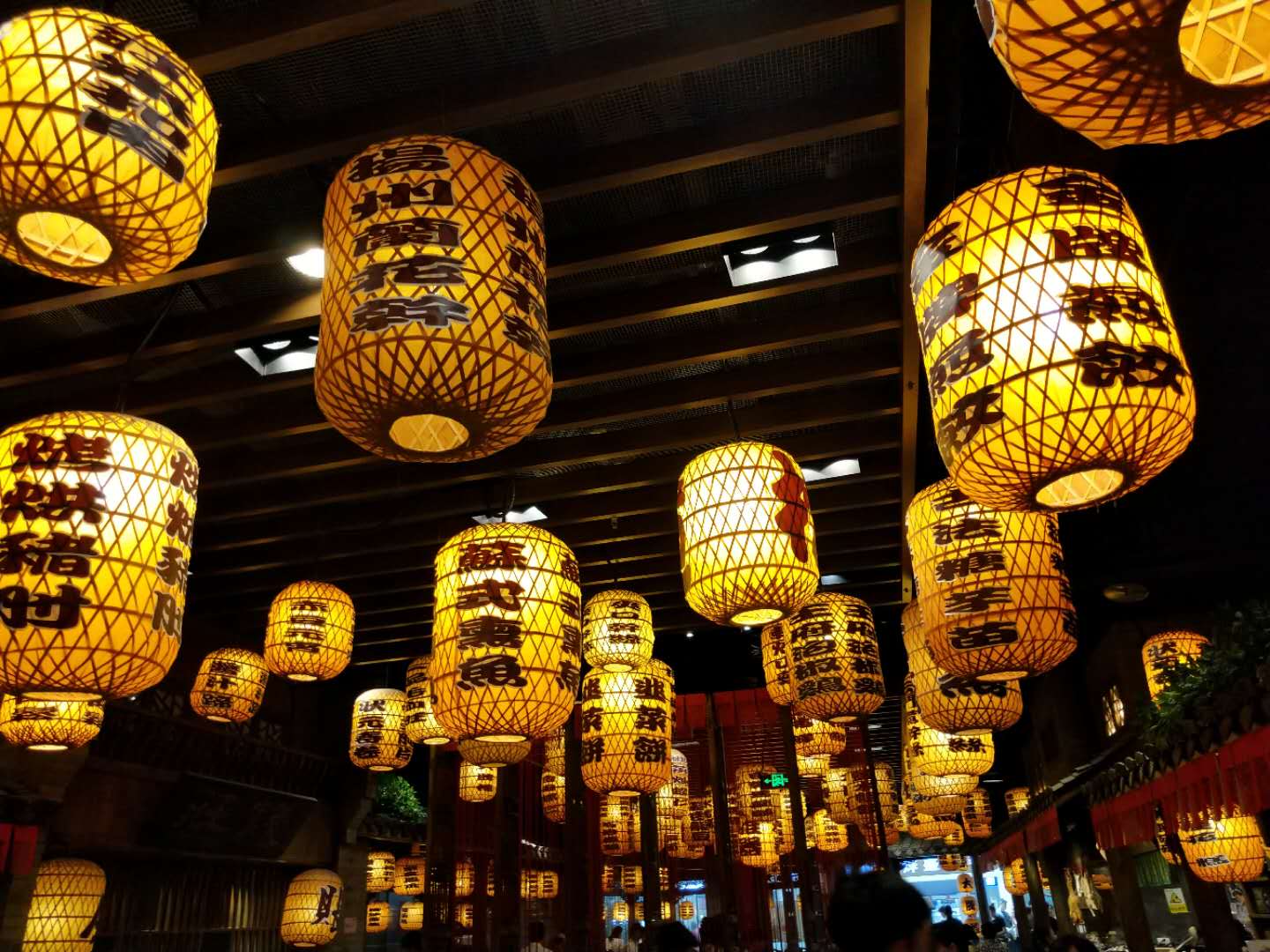 魅族15和苹果比,魅族15与iphonese