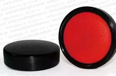 浅色衣服被牛仔裤染色了怎么办,浅色衣服被染色处理神器