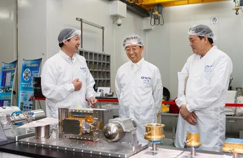 张杰了解谢娜完整版,张杰认识谢娜的视频