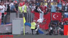 三场1：0，一觉醒来所有人都在讨论，C罗到底能跳多高……