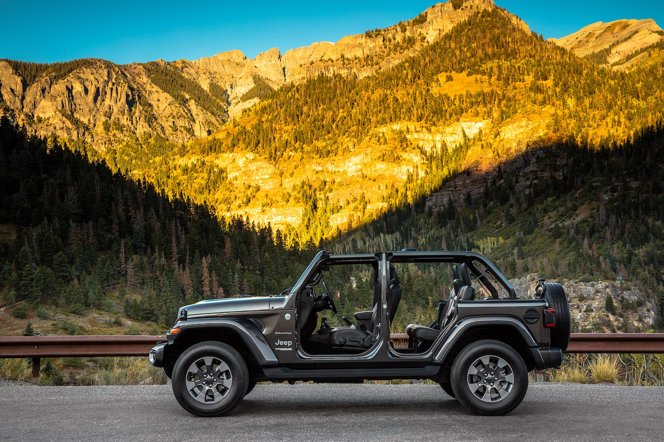 谁还没有一个敞篷梦系列,让这14款敞篷车带你沐浴阳光!