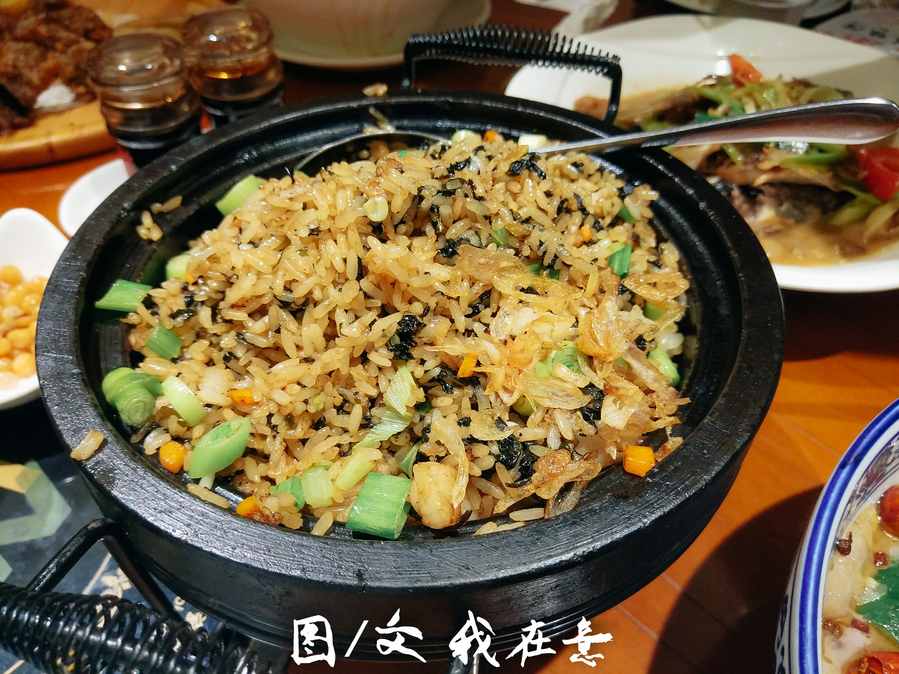 隐藏在社区十多年的老店,藏在老弄堂里的海鲜大排档