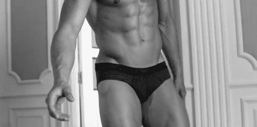 世界杯：他有他的球，你有你的美好肉体