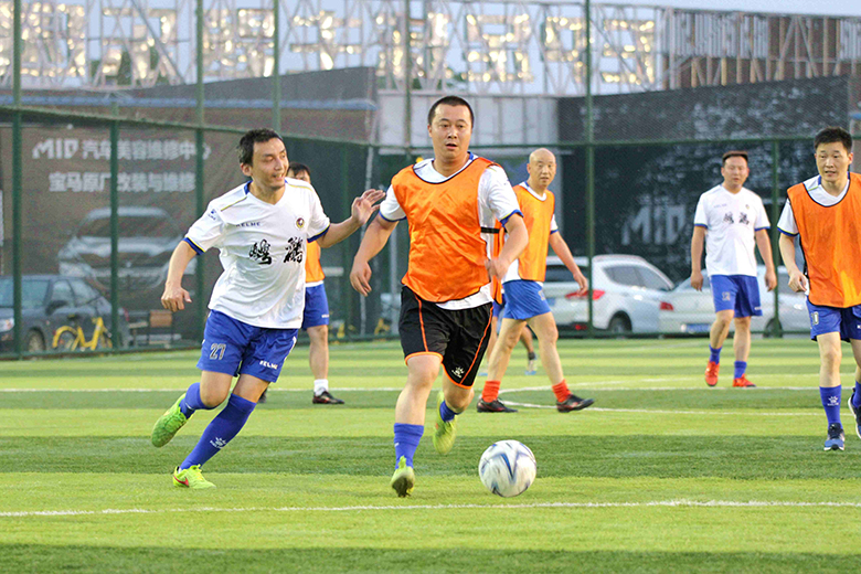 “工友”变“球友”硚口城管成立男子足球队