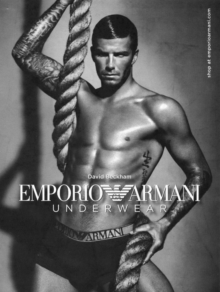 c罗没有进球靠在广告牌上,c罗把球踢得多高