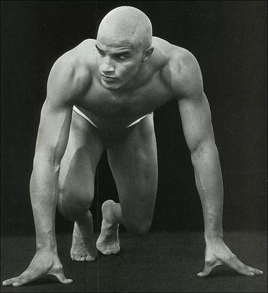 c罗球踢到人威力,c罗踢足球赚了多少钱