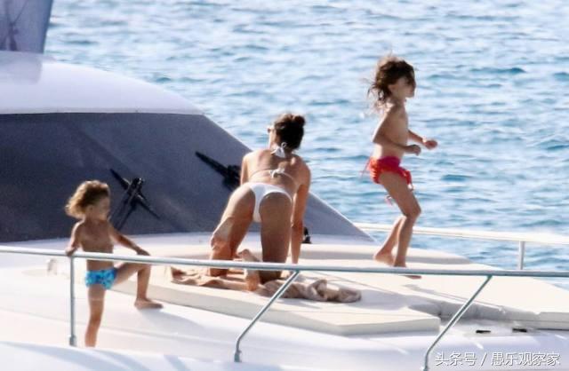 14岁维密史上最年轻的天使,刘雯维密走秀上演足球宝贝