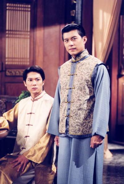 他是童年男神，《龙游天下》国主，因拍戏戴头套患怪病至今未婚！