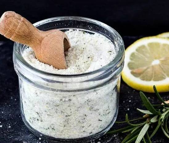 身上出现红疙瘩、还痒?很可能是螨虫引起的,快对学几招对付它!