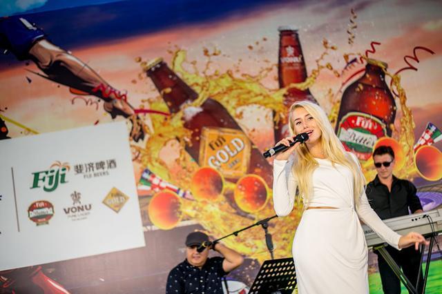 开启足球狂欢斐济啤酒为你带来尽爽盛夏