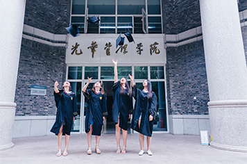 成长在北大光华，邂逅无限可能！