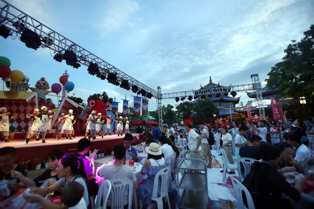 南昌龙虾节,万人啤酒龙虾节