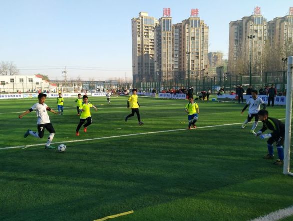 别心疼梅西了！来踢场球吧！许昌27个足球场地址都在这！