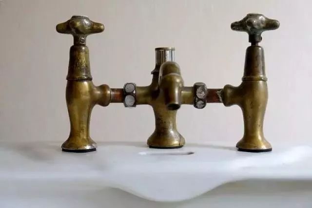 包豪斯是一个怎么样的人,如果有人问你的包包真假怎么回答