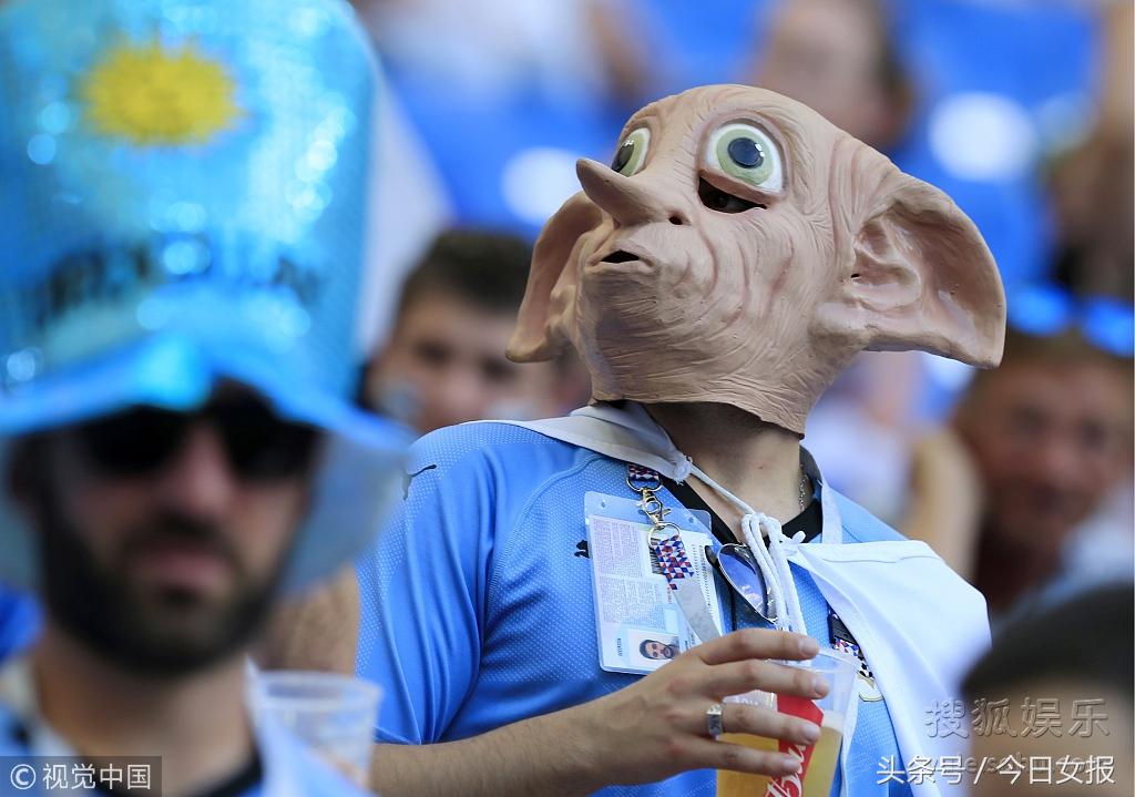 头顶“球场”化“猫”妆,“变相怪杰”满场飞,世界杯球迷谁最强