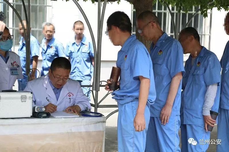 派出所走访吸毒人员关爱活动简报,走进戒毒所开展警示教育活动