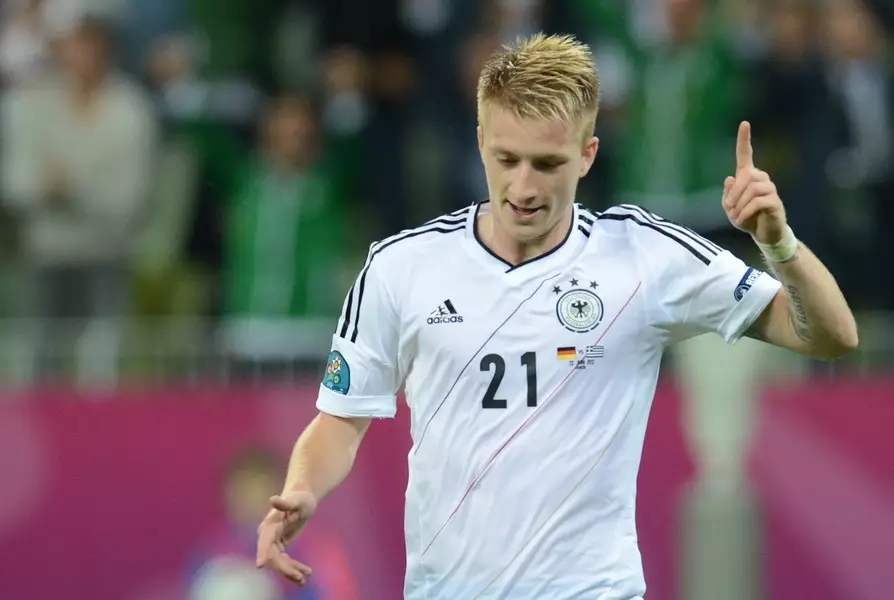 丢人到国际！世界网友热议韩国*力暴**足球：我以为我看的是武术比赛