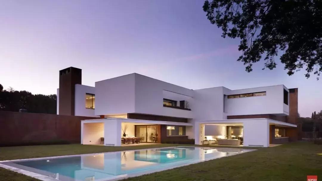 梅西到底有多少钱买了多少套房,梅西一个月工资多少钱