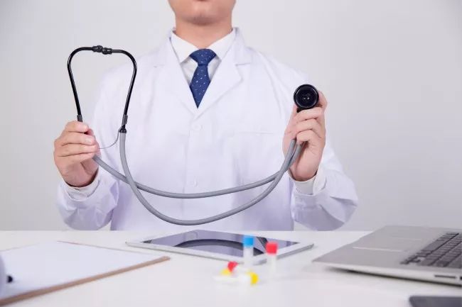 哺乳期感冒没吃药可以喂母乳吗,哺乳期感冒吃药乳汁里有药吗