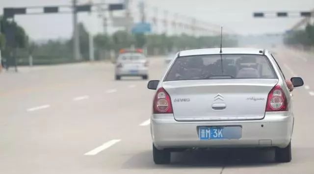 山西运城空港南区驾驶员科三考试道路出现百余辆黑车“李鬼”，交通安全隐患亟待消除