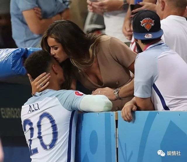 酗酒斗殴被讽母鸡，一小时花8万欧，世界杯史上最牛太太团