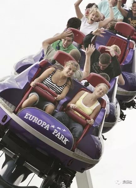 “宇宙最强”太太团:酗酒斗殴、互嘲比奢,以此成名日进斗金