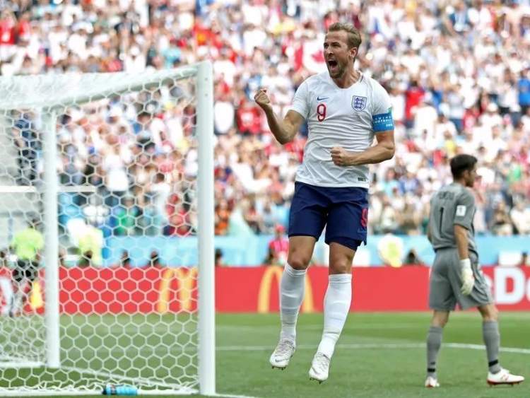 队长袖标戴在右臂的含义,队长袖标戴手臂上