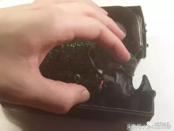 jbl蓝牙音箱flip3拆解视频,jblflip蓝牙音箱拆解不易