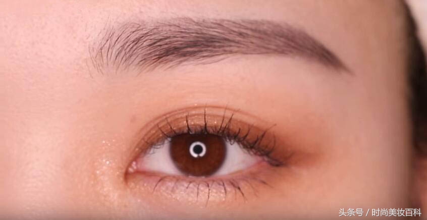 时尚美妆魅力十足的日常妆容教程,时尚美妆哑光唇妆技巧教学