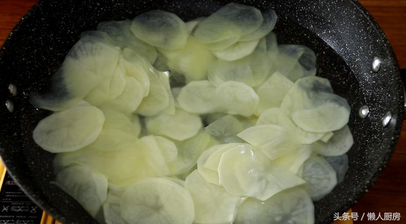 教大家做个美味的薯片简单易学,在家自己做的薯片秘制酱料