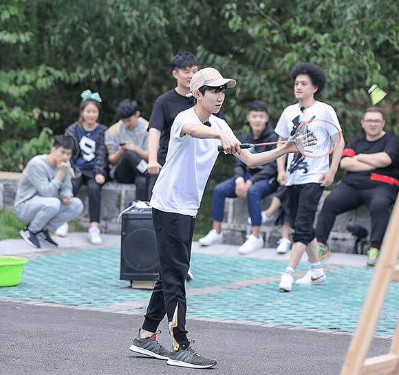 王源高情商采访完美回答采访问题,王源采访希望成为顶级音乐人