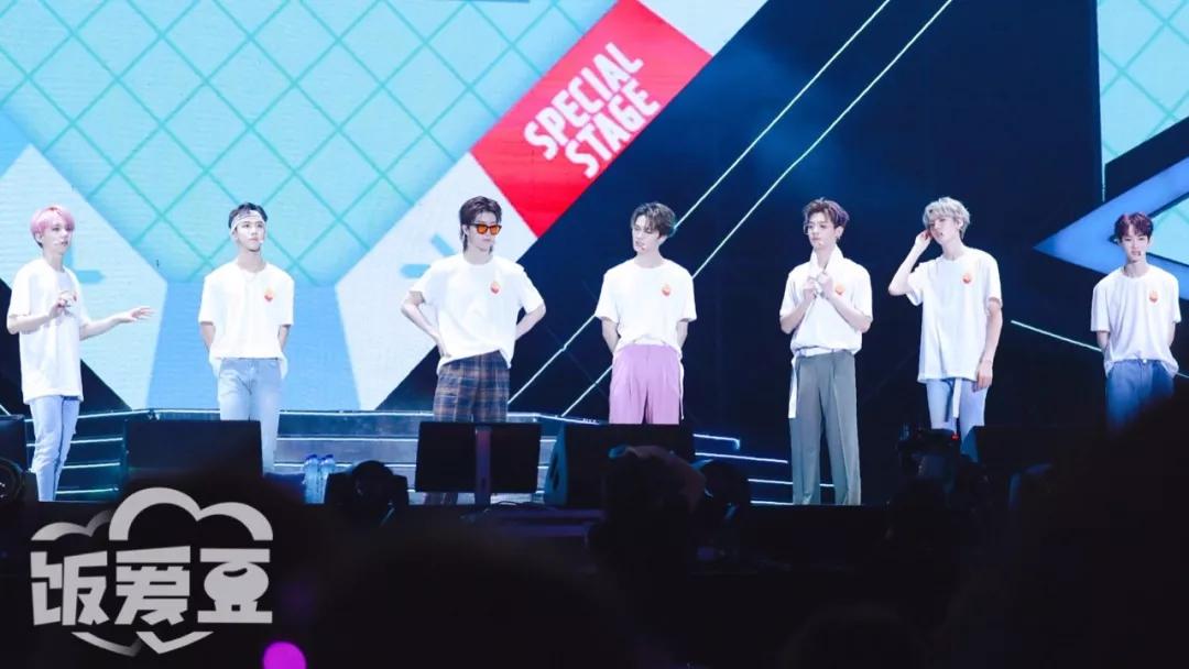 乐华七子采访范丞丞突然看镜头,next乐华七子巡演黄明昊范丞丞