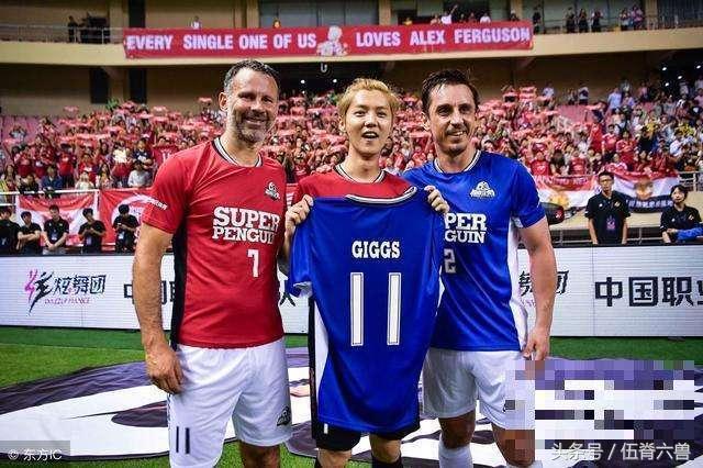 明星们也看世界杯?关晓彤为爱成足球队长,苏醒因梅西把头像变黑