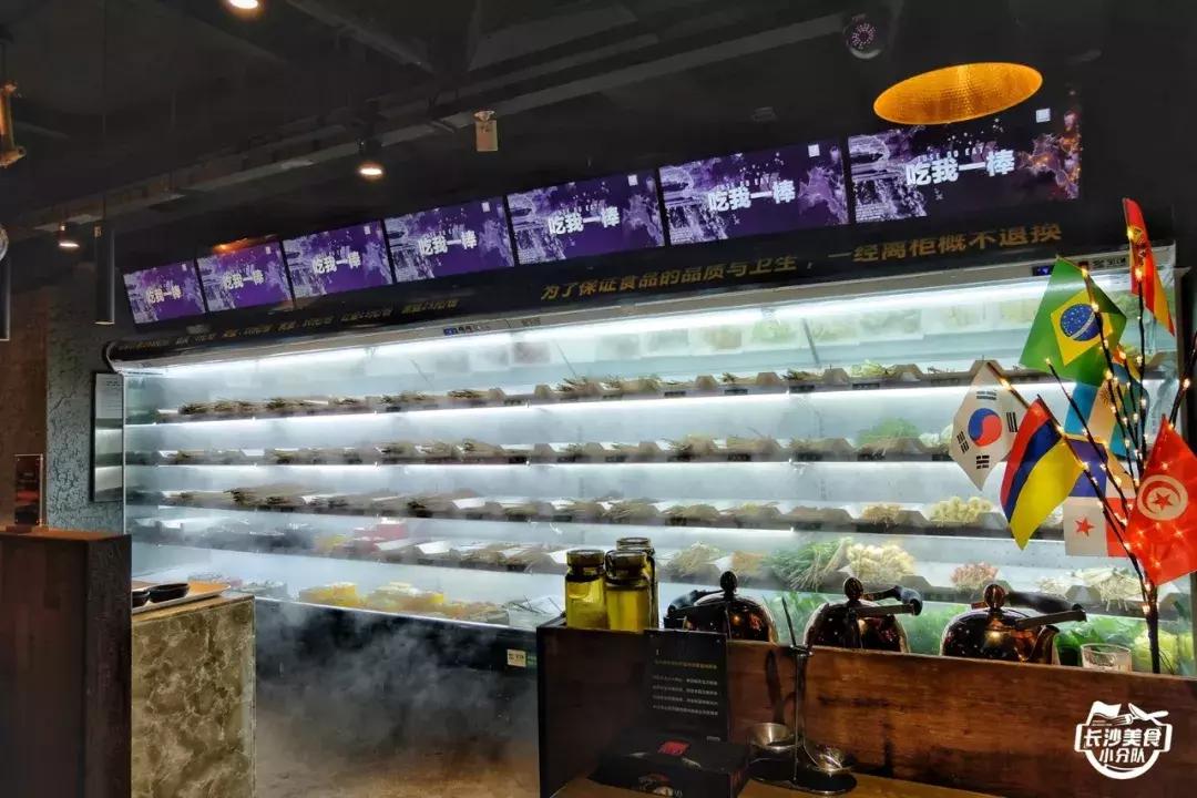 情怀总被烂梗消费,网红串串店长沙