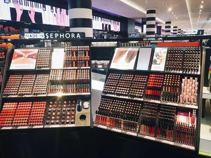 法国丝芙兰美女,外国加油站的女孩加油