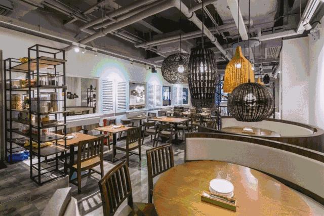 适合小情侣去的餐吧,一家很有情调和气氛的露天餐吧