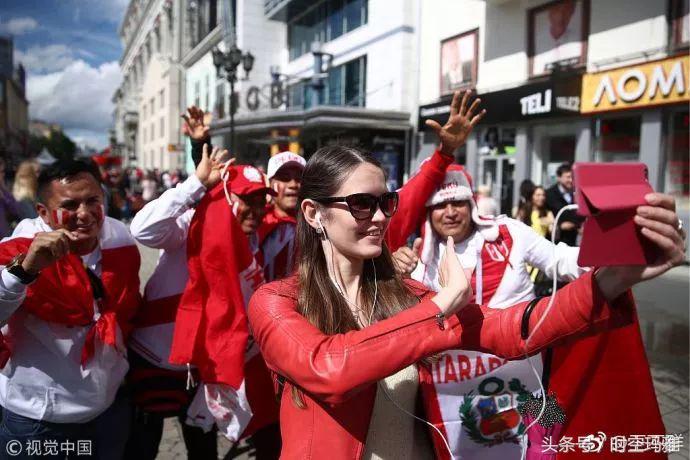 世界杯赛场那些高颜值女球迷瞬间,世界杯看台美女卡塔尔